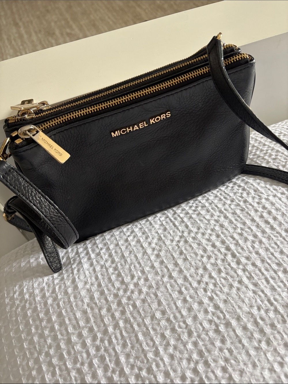 MICHAEL KORS Black Leather Gold-Tone Logo Crossbody Bag